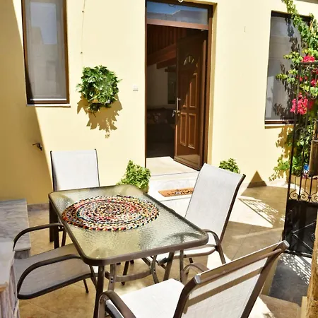 Ferenikis Luxury House Old Town